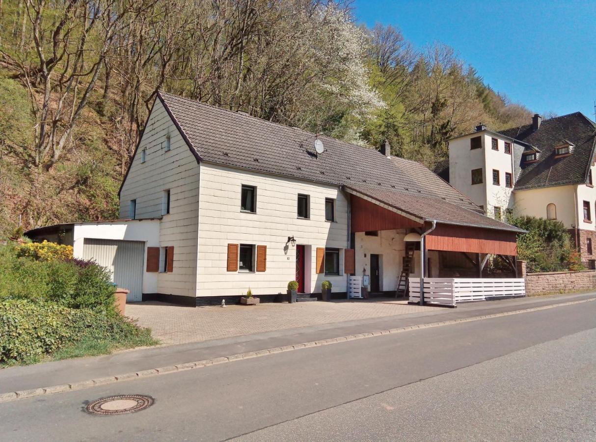 Die Rote Ente Mürlenbach Buitenkant foto