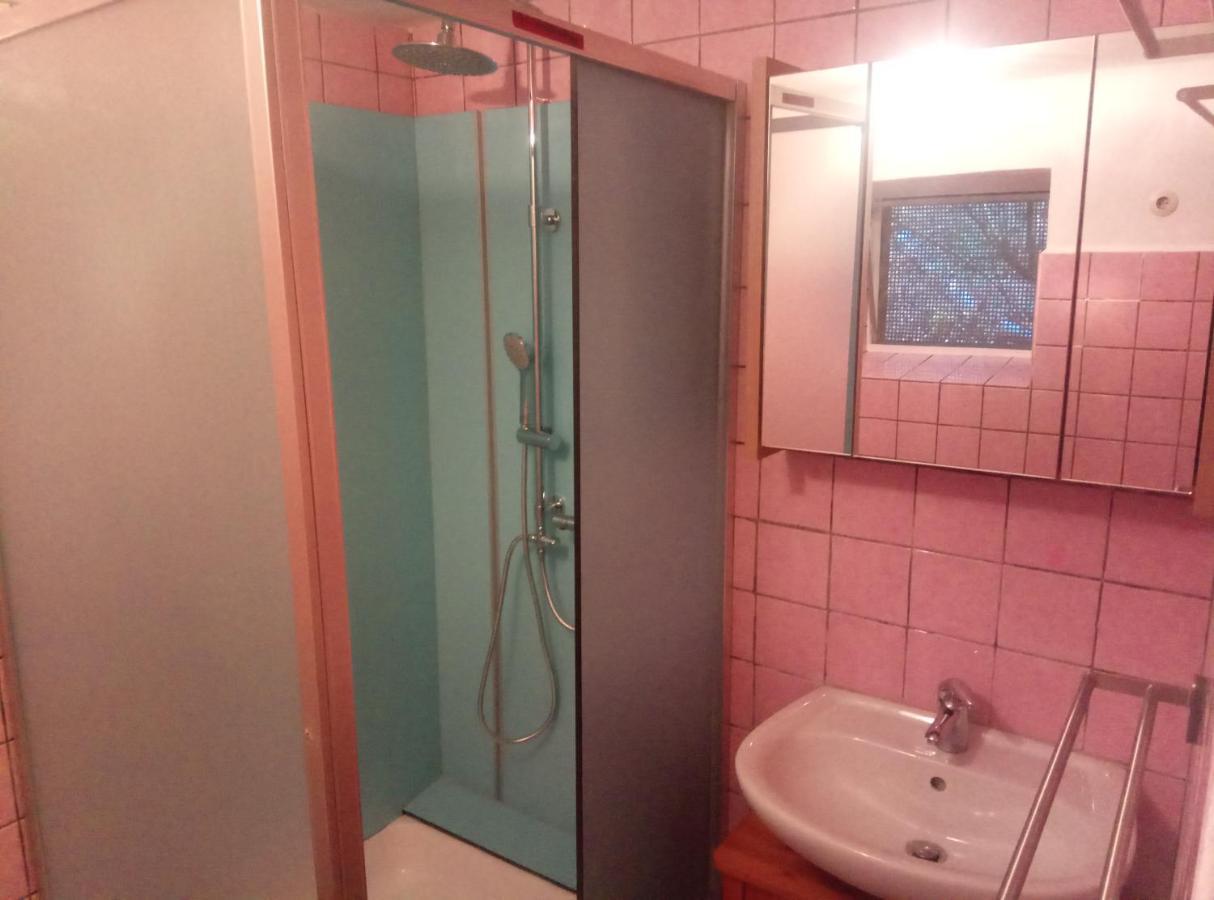 Die Rote Ente Mürlenbach Buitenkant foto