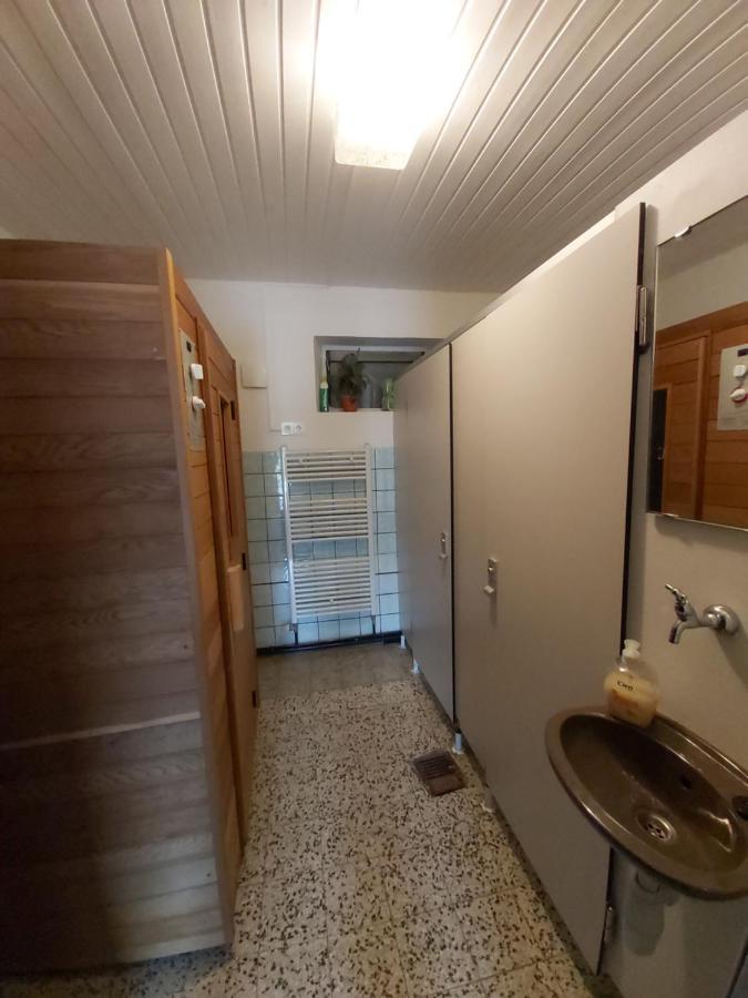 Die Rote Ente Mürlenbach Buitenkant foto