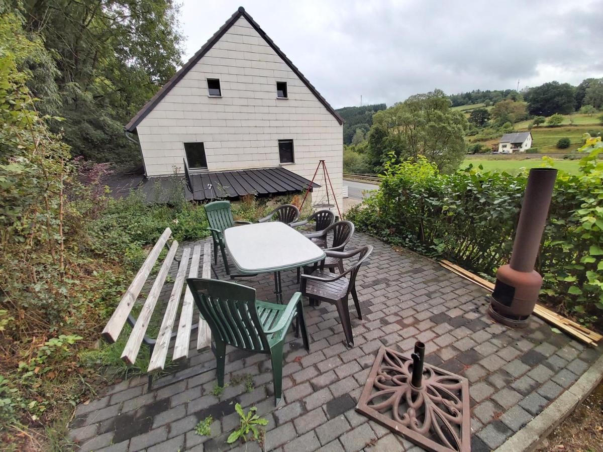 Die Rote Ente Mürlenbach Buitenkant foto
