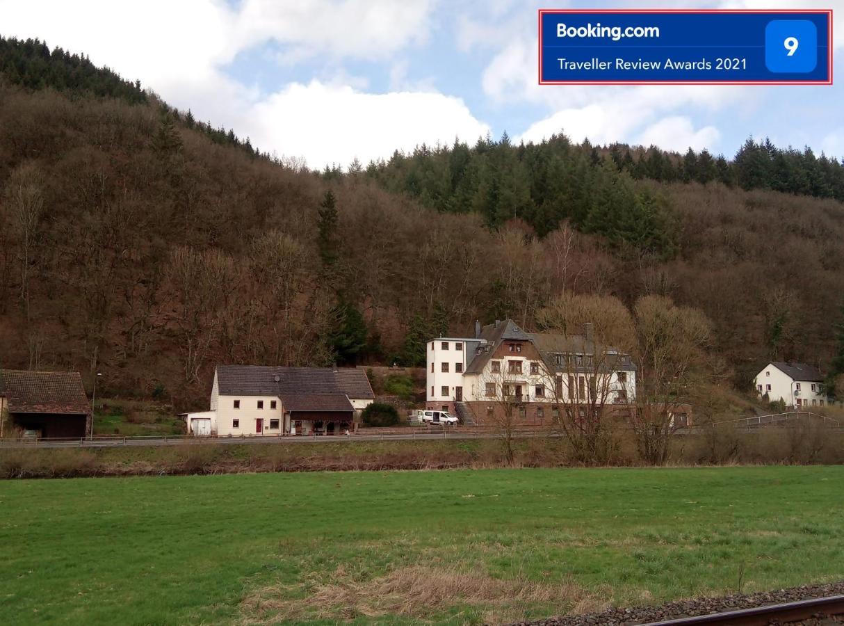 Die Rote Ente Mürlenbach Buitenkant foto