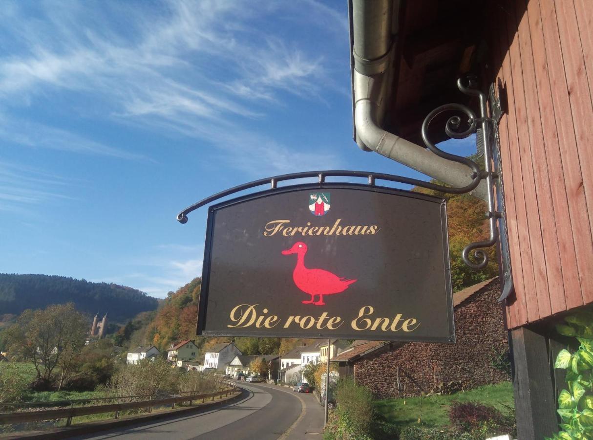 Die Rote Ente Mürlenbach Buitenkant foto